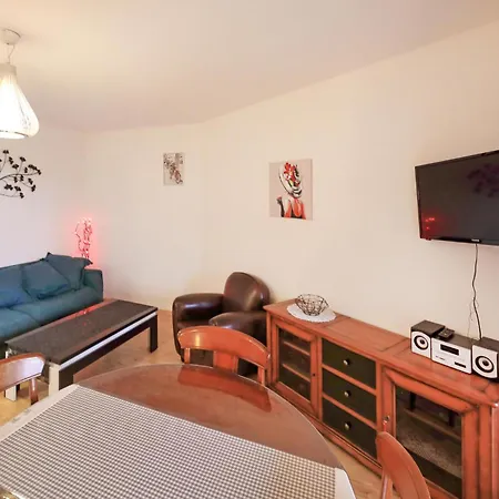 1 Bedroom Awesome In *